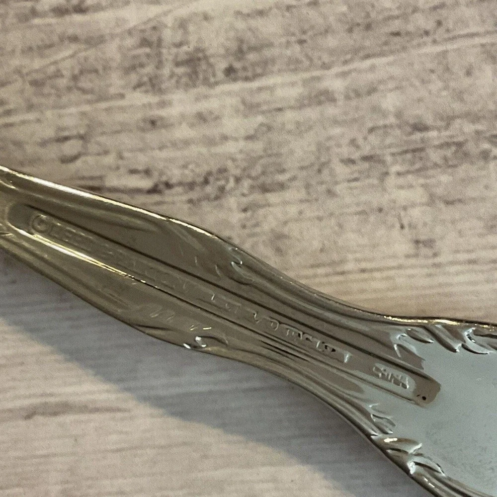 Reed & Barton Select VICTORIA Stainless Flatware Serving Spoon Tablespoon